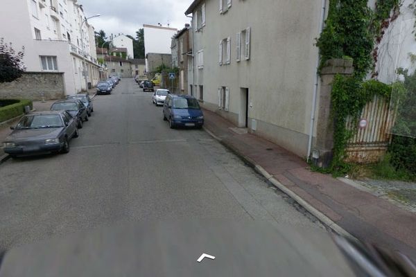 Rue Pierre Brossolette à Limoges: découverte d'un homme sous l'emprise de substances nuisibles par la Bac de Limoges