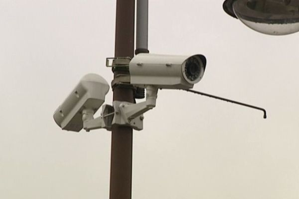 deux caméras de vidéosurveillance à Saint-Yriex