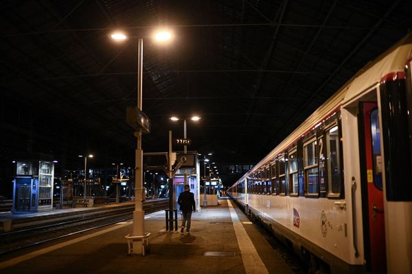 Le train de nuit Paris-Nice, lors de son escale à Lyon le 21 mai 2021.