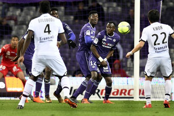 Dijon s'est imposé sur la pelouse de Toulouse samedi soir.