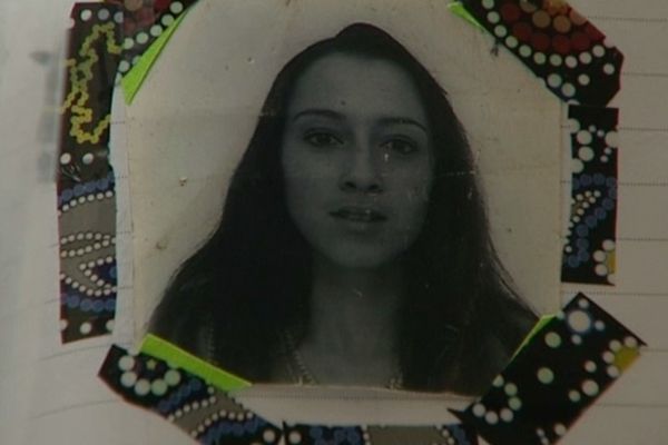 Hassna Lahmim, 32 ans, a été retrouvée morte en bord de route, sur la commune de Néronde-sur-Dore (Puy-de-Dôme), le 23 novembre 2012. Elle aurait appelé les secours à quatorze reprises. 