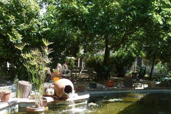 La maison Lumière et Paix est située sur les hauteurs de Nîmes et possède 80 lits