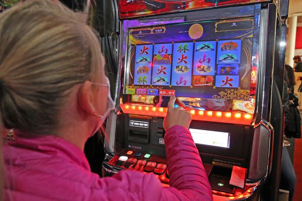 (image d'illustration) C'est en jouant 80 centimes dans une machine à sous d'un casino de Saint-Malo qu'une quadragénaire a finalement remporté plus de 200 000 euros