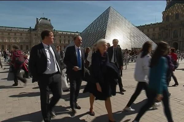 L'arrivée des représentants de la métropole Rouen Normandie au musée du Louvre le mercredi 12 avril 2017