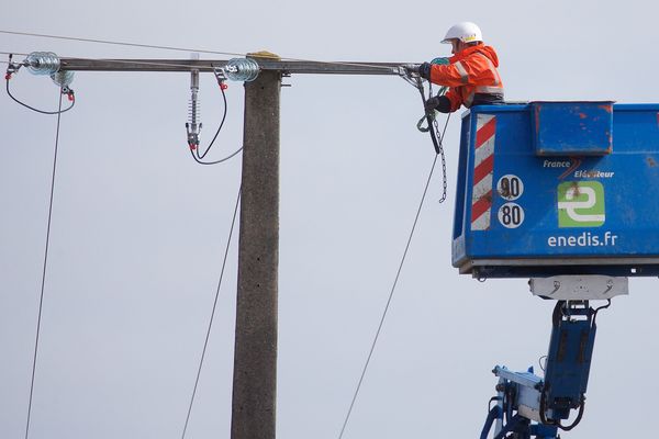 Intervention d'une équipe d'Enedis pour rétablir le courant  