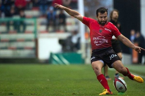 Le demi de mêlée du RC Toulon Éric Escande a prolongé de trois ans son contrat.