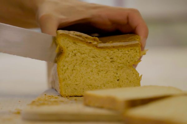 Apprendre à faire un pain de mie maison.