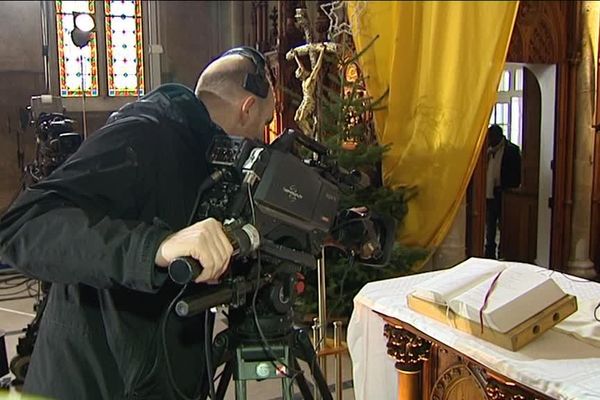 Les caméras du "Jour du Seigneur" dans l'église de Thaon