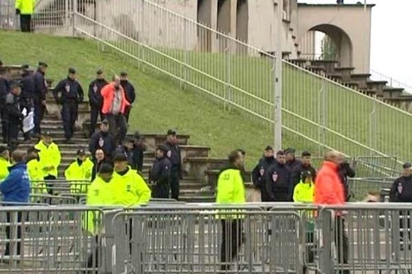 Un important dispositif de sécurité avait pourtant été mis en place comme lors de chaque derby- Stade Gerland 28 avril 2013