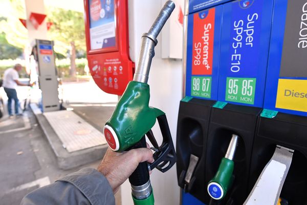 La région Auvergne-Rhône-Alpes va abaisser de 20% la taxe régionale sur les carburants, a annoncé, jeudi 6 décembre, son président Laurent Wauquiez.