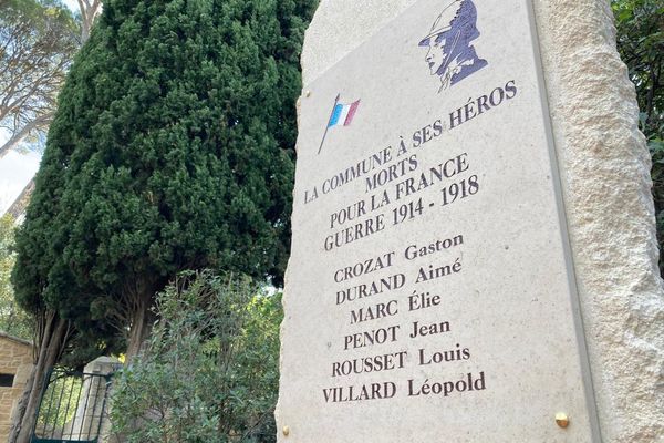 35 000 monuments aux morts ont été érigés entre 1918 et 1925 mais pas dans la petite commune de Saint-Séries dans l'Hérault.