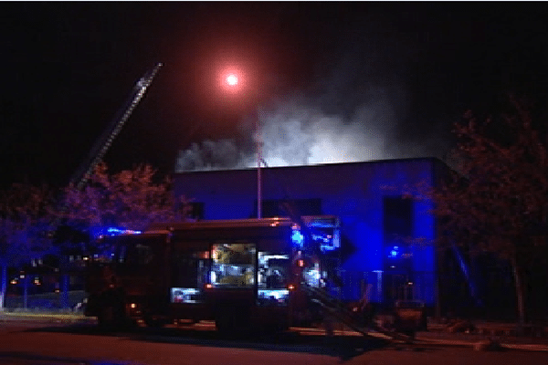 Un important incendie a a ravagé la société Optfibre à Monts dans la nuit du 2 septembre. 