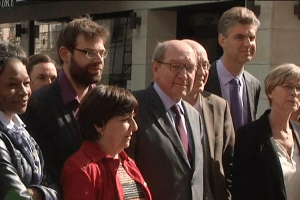 Photo de "famille" ce mardi matin dans les rues de Caen à quelques jours du second tour des municipales