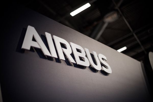 Le constructeur européen Airbus a vu ainsi son action dégringoler de 10,06% à 132,82 euros, mardi 25 juin 2024.