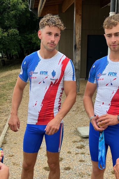 Les quadruples médaillés Clément Monjanel et Corentin Combes, célébrés par leurs familles et leur club d'Ussel, pour leur retour des championnats du monde.