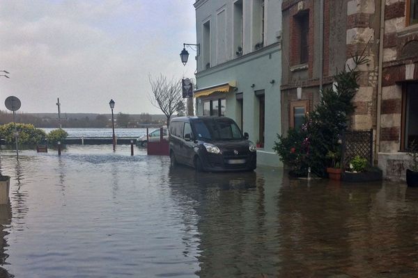 Une rue de La Bouille, commune située en aval de Rouen, le mercredi 3 janvier 2018 en milieu d'après-midi.