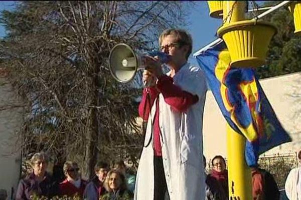 À l'appel de la CGT et de FO, environ 250 membres du personnel de l'hôpital de Montluçon ont manifesté ce jeudi. 