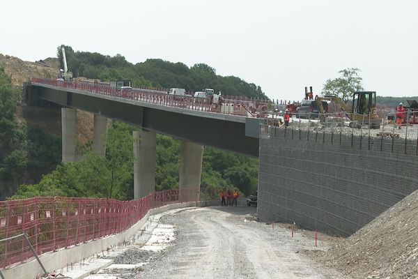 Travaux de contournement du Teil, les travaux ont pris du retard mais un premier viaduc est déjà sorti de terre. juin 2022