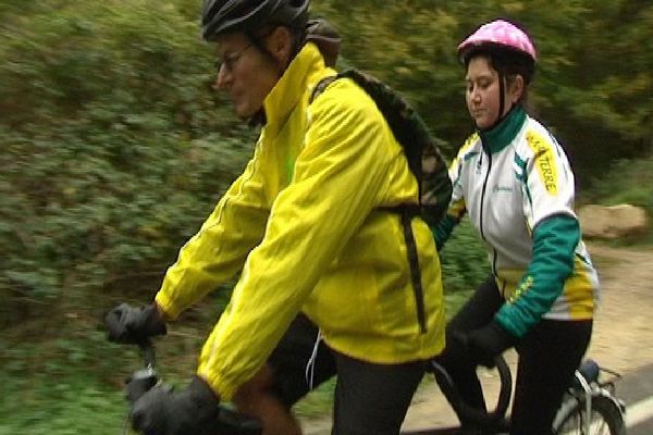 Les balades proposées aux non-voyants par le club de cyclotourisme de Nanterre ont lieu en moyenne deux fois par semaine.