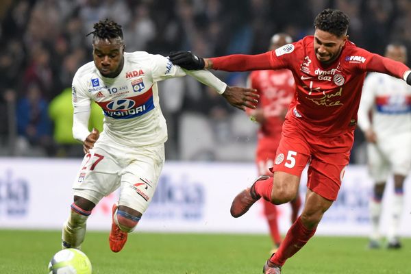 LE LYONNAIS CORNET AUX PRISES AVEC MENDES