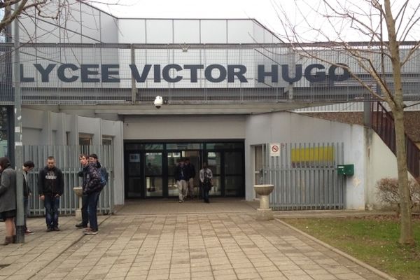 Un jeune homme avait exhibé une arme devant des élèves du lycée Victor Hugo à Besançon. Ivre au moment des faits, il a été jugé en comparution immédiate