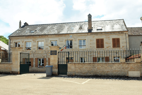 La mairie de Chamoux