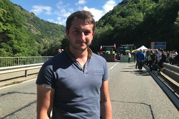 Jérémie Briol, jeune agriculteur de 24 ans, est du blocage organisé avec les Espagnols à la frontière, ce lundi 3 juin 2024.