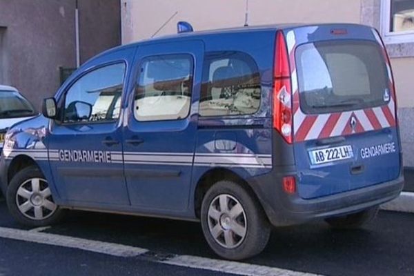 Une voiture de gendarmerie