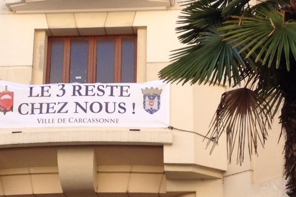 La banderole accrochée au bâtiment municipal de Carcassonne est éloquente. 