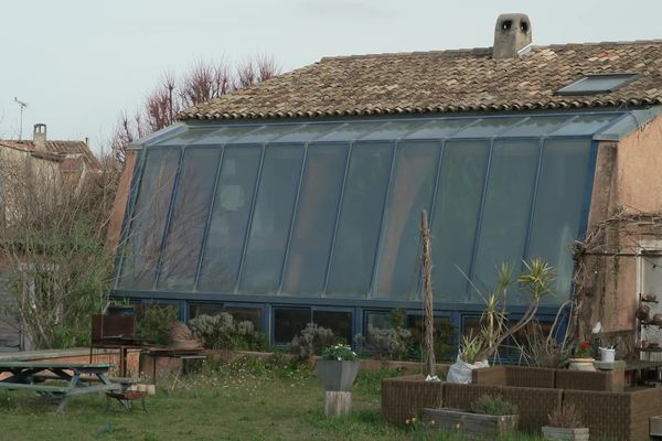 L'architecture bioclimatique tient compte de l'orientation du bâtiment et de ses ouvertures avec une isolation la meilleure possible pour se passer de chauffage et de climatisation.