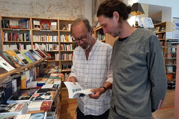 L'autre Librairie à Angoulême est l'une des structures indépendantes que les lecteurs peuvent retrouver sur l'application Lina qui permet de géolocaliser un livre dans une librairie près de chez soi en Nouvelle-Aquitaine.