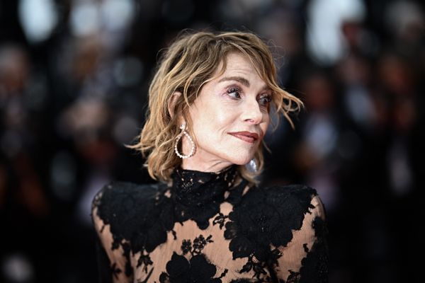 Hafsia Herzi et Isabelle Huppert (ici à cannes en 2023) incarnent un duo féministe chez Patricia Mazuy ("La prisonnière de Bordeaux") en sélection de la Quinzaine.