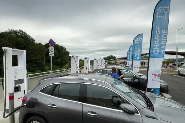 Sur l'aire "Porte de Corrèze" de l'autoroute A20, huit bornes de recharge rapide ont été installées au début du mois de juin.