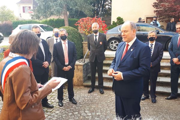 Le prince de Monaco, Albert II, en visite à Ferrette, dans le Haut-Rhin.