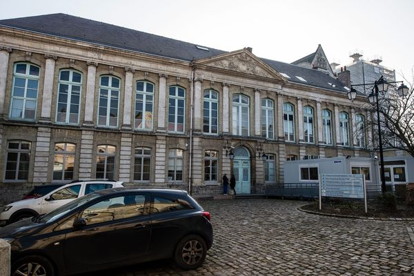 Le tribunal de Saint-Omer, où se déroulent les procès d'Assises. 