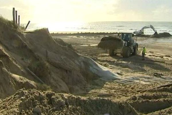 Les travaux d'enrochement ont commencé sur la plage de La Couarde.