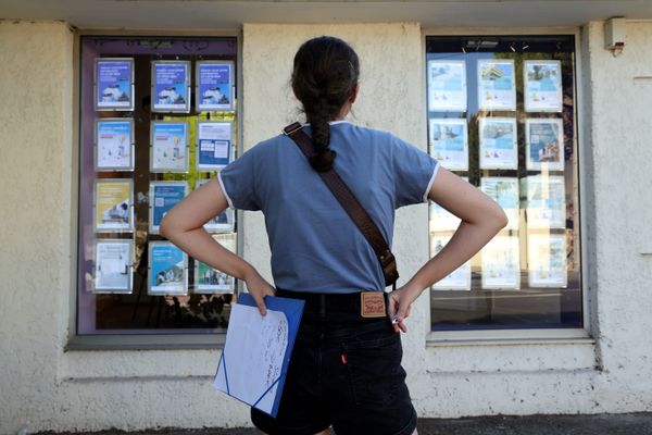 154 villes françaises ont été classées en zone tendue (pour l'accès au logement), d'après un décret signé par le ministre du Logement et celui des Comptes publics le 3 octobre 2023.