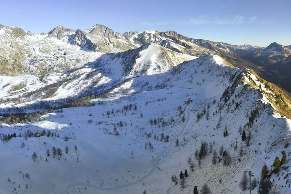 Le secteur du Pévelos, domaine d'Isola 2000, saisi par webcam ce mardi 24 décembre à 14h40.