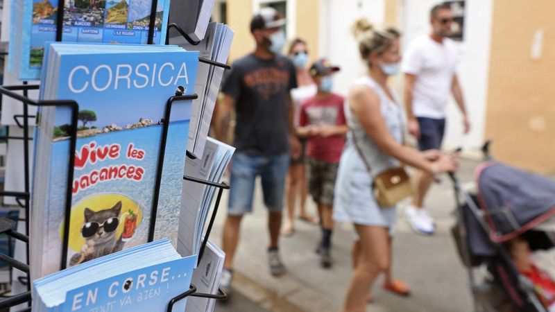 Avec la fin des restrictions sanitaires, le tourisme repart de plus belle en Corse. Problème, cette année le pays en confronté à une inflation galopante et son corollaire : la baisse du pouvoir d'achat.