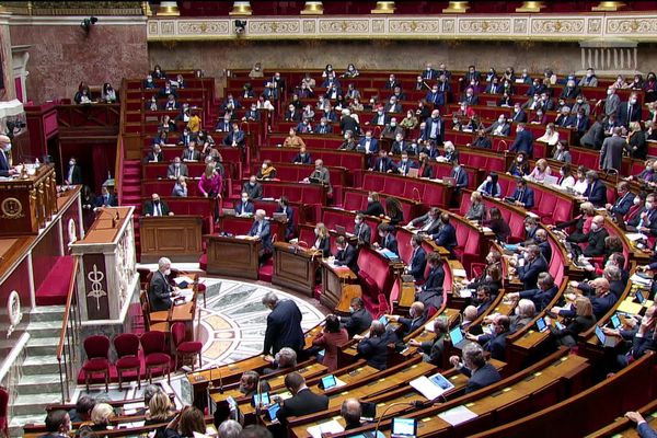 L'hémicycle de l'Assemblée Nationale lors du débat sur le pass vaccinal.