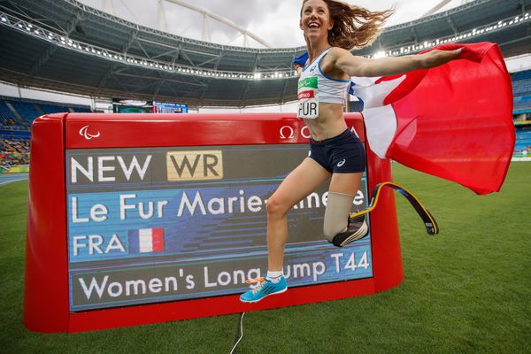 Marie-Amélie Le Fur célèbre son record du monde au Jeux de Rio en 2016.