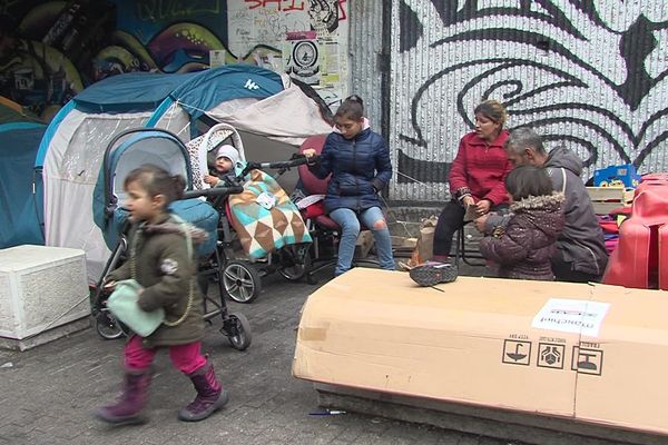 Le campement de la gare, ou de l'Estacade, a été démantelé en juillet 2019, et rapidement reconstitué. 