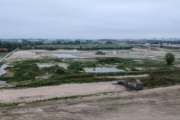 Le corps a été découvert dans la zone des dunes, à l'emplacement de l'ancienne "Jungle" de Calais (photo prise en juin 2018).