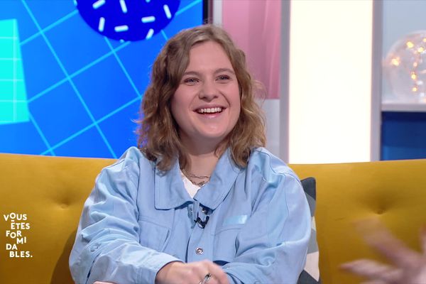 Emma Peters sur le plateau de "Vous êtes formidables" le lundi 16 janvier 2023.