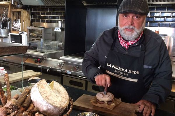 Jean Di Caro et son sandwich baptisé "le Serpolet à Dédé"