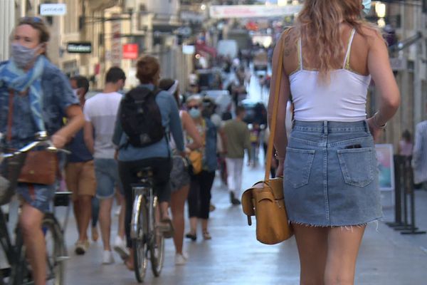 La rue Ste-Catherine reste bondée mais il n'y a pas eu de rush constaté dans les boutiques en cet été 2020