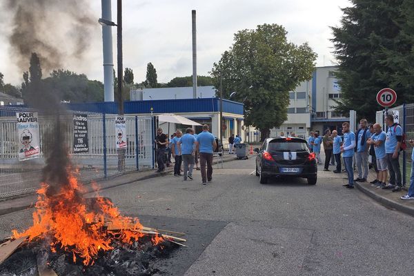 Jour de grève devant l'usine Novandie à Maromme