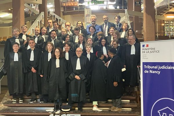 Mobilisation au tribunal judiciaire de Nancy pour dénoncer le manque de moyens humains et matériels face à la criminalité organisée.