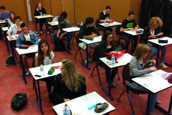 A l'heure de l'épreuve de philosophie au lycée Pierre-Paul Riquet de Saint-Orens de Gameville en Haute-Garonne.