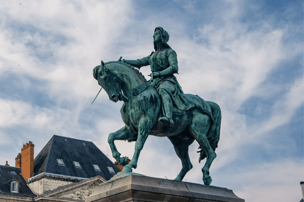 Statue de Jeanne d'Arc place du Martroi à Orléans.